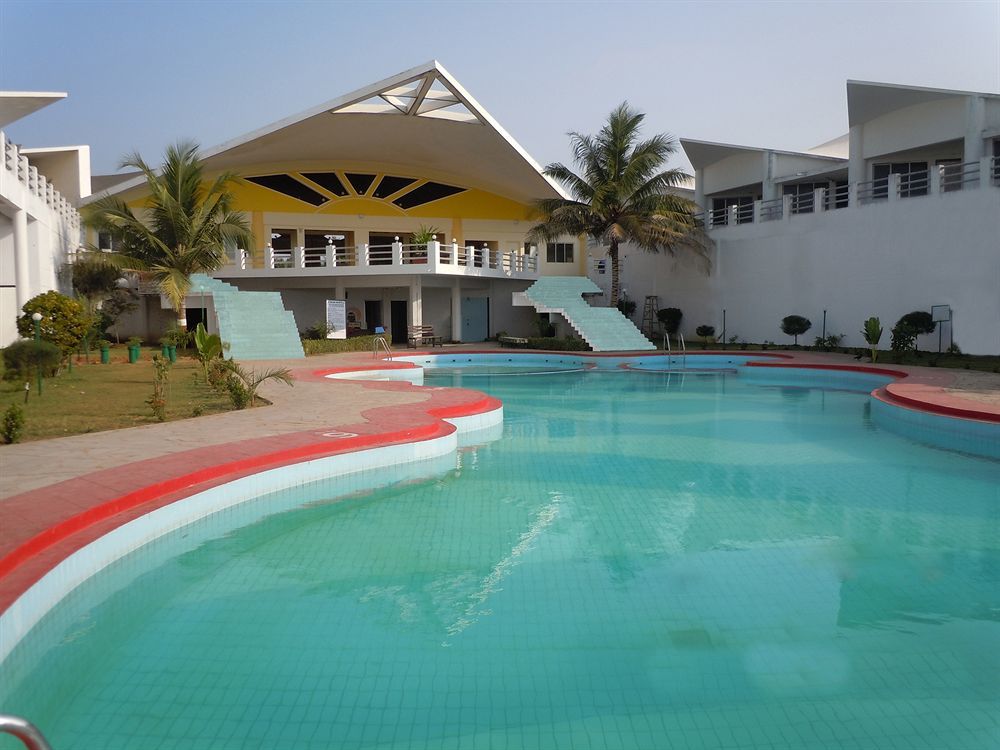 Sterling Puri Hotel Exterior photo